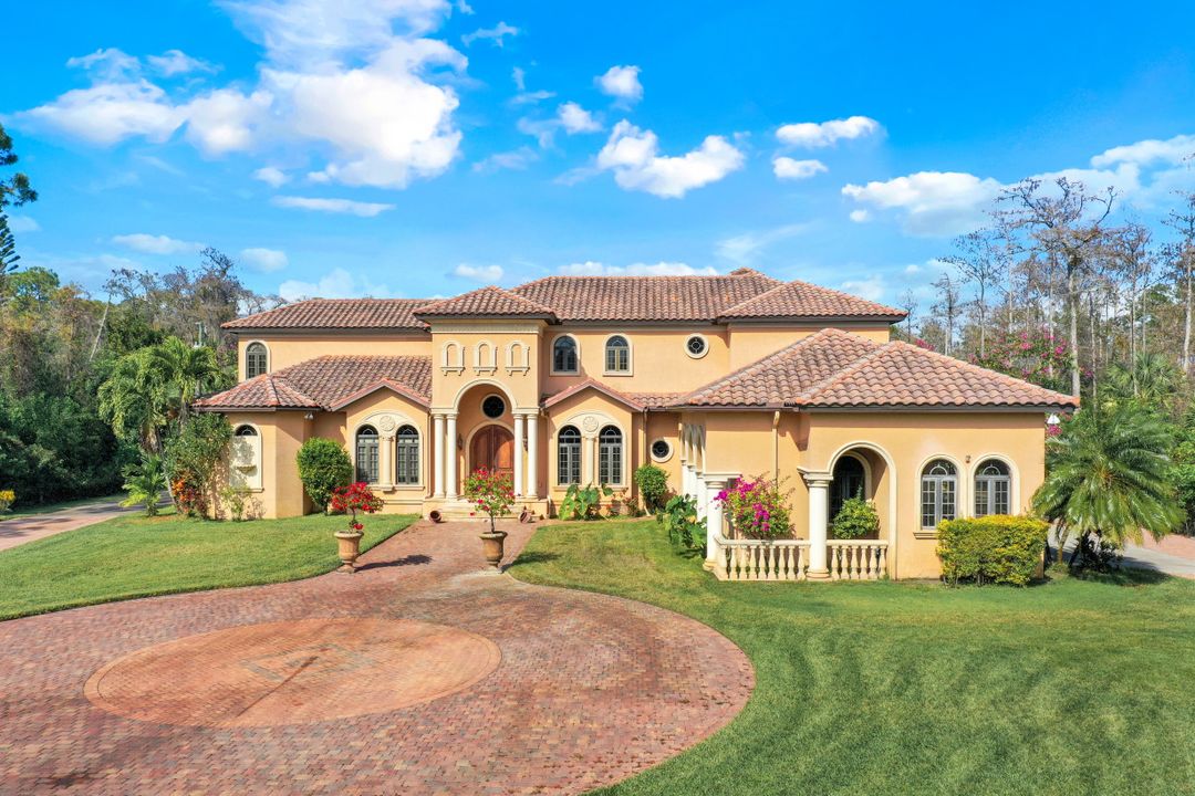 3645 7th Ave NW, Naples, FL 34120