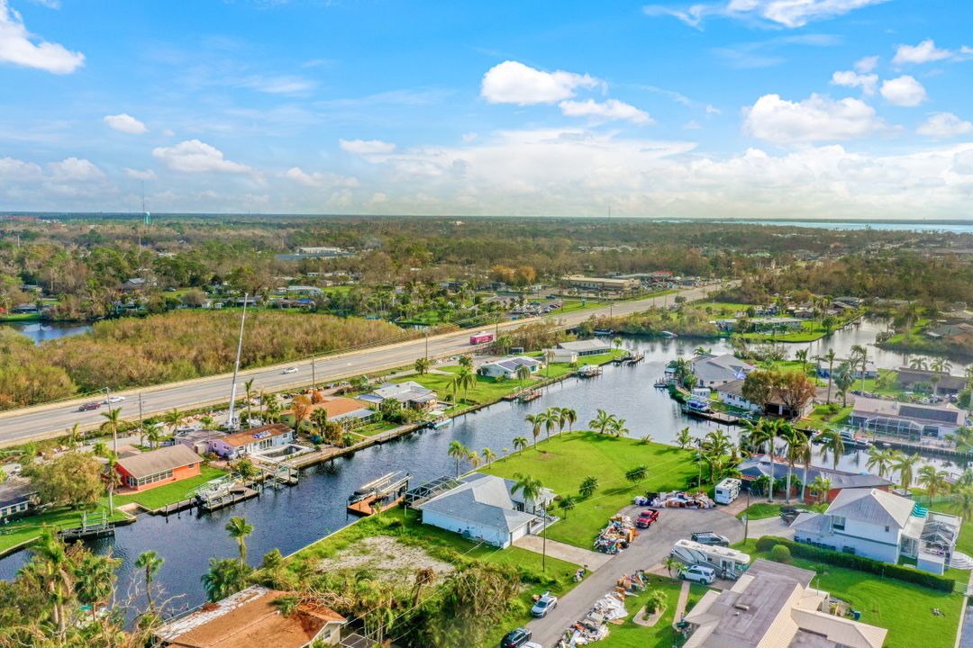 426 Cross St, North Fort Myers, FL 33903