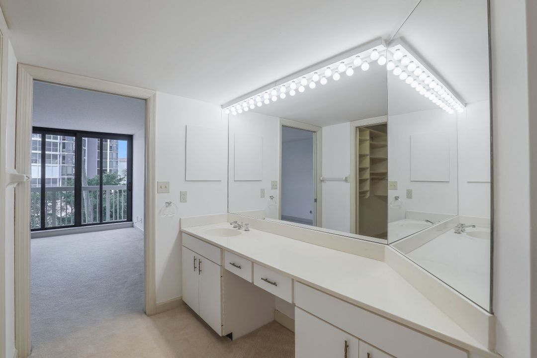 4901 Gulf Shore Blvd N #402, Naples, FL 34103