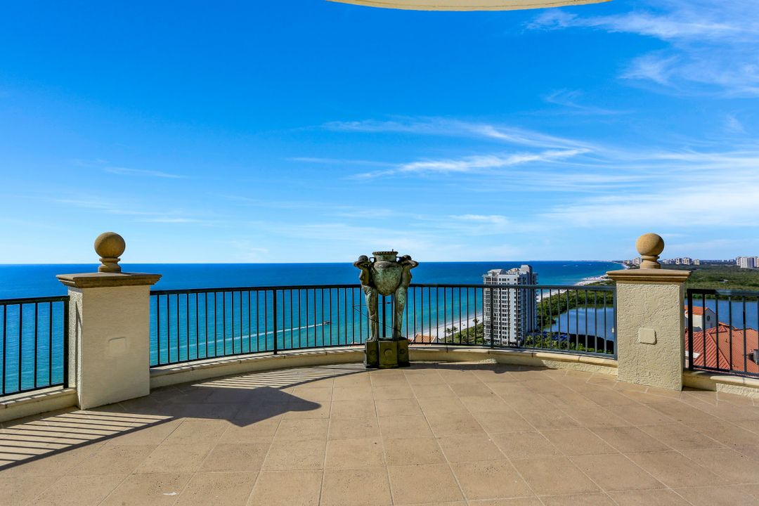 81 Seagate Dr #2001, Naples, FL 34103