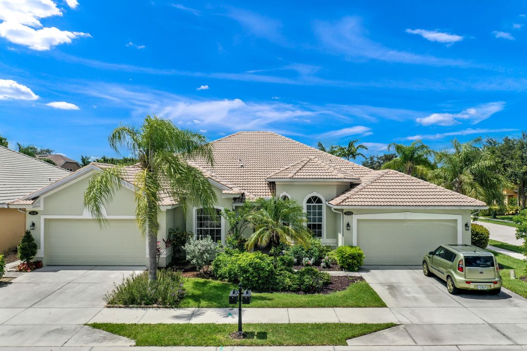 8546 Silk Oak Ln, Naples, FL 34119