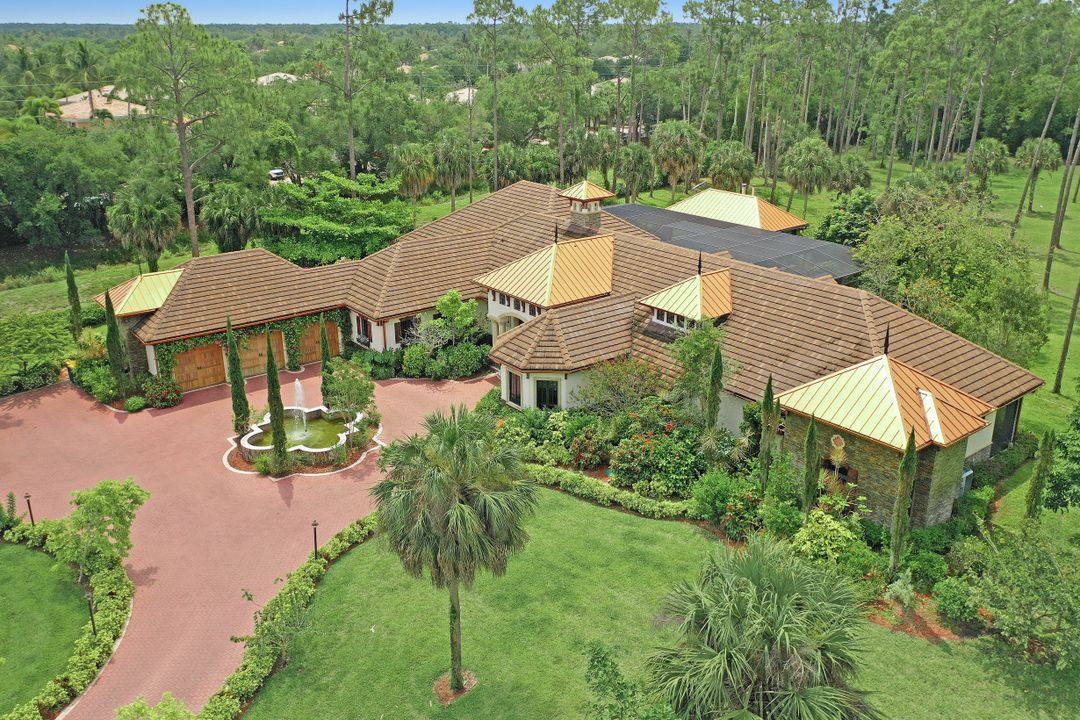 5610 Bur Oaks Ln, Naples, FL 34119