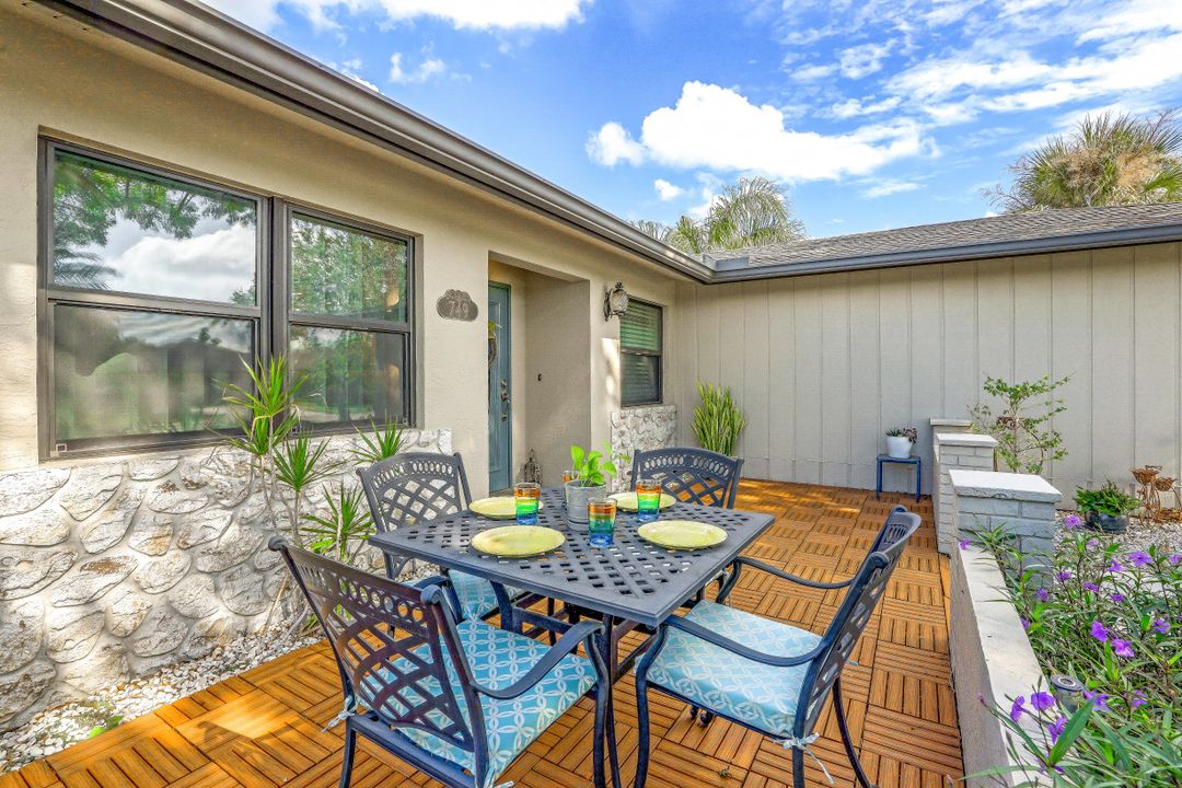 749 97th Ave N, Naples, FL 34108