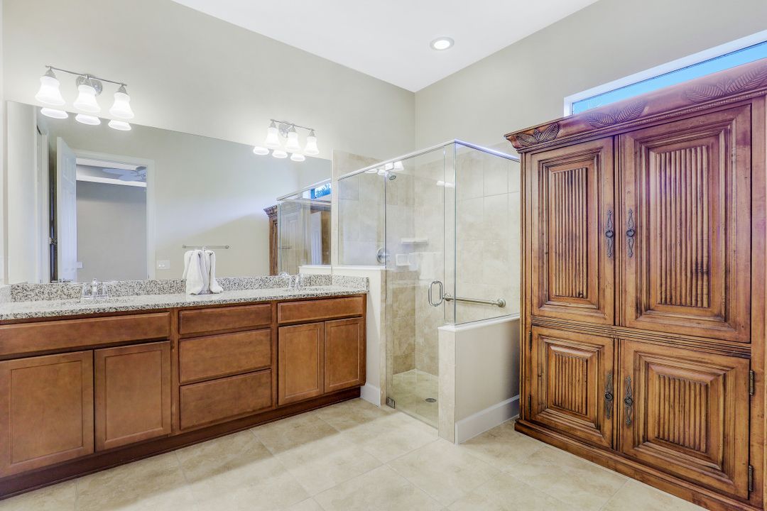 9574 Coquina Cir, Naples, FL 34120