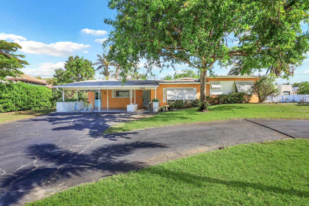 580 Palm Cir E, Naples, FL 34102