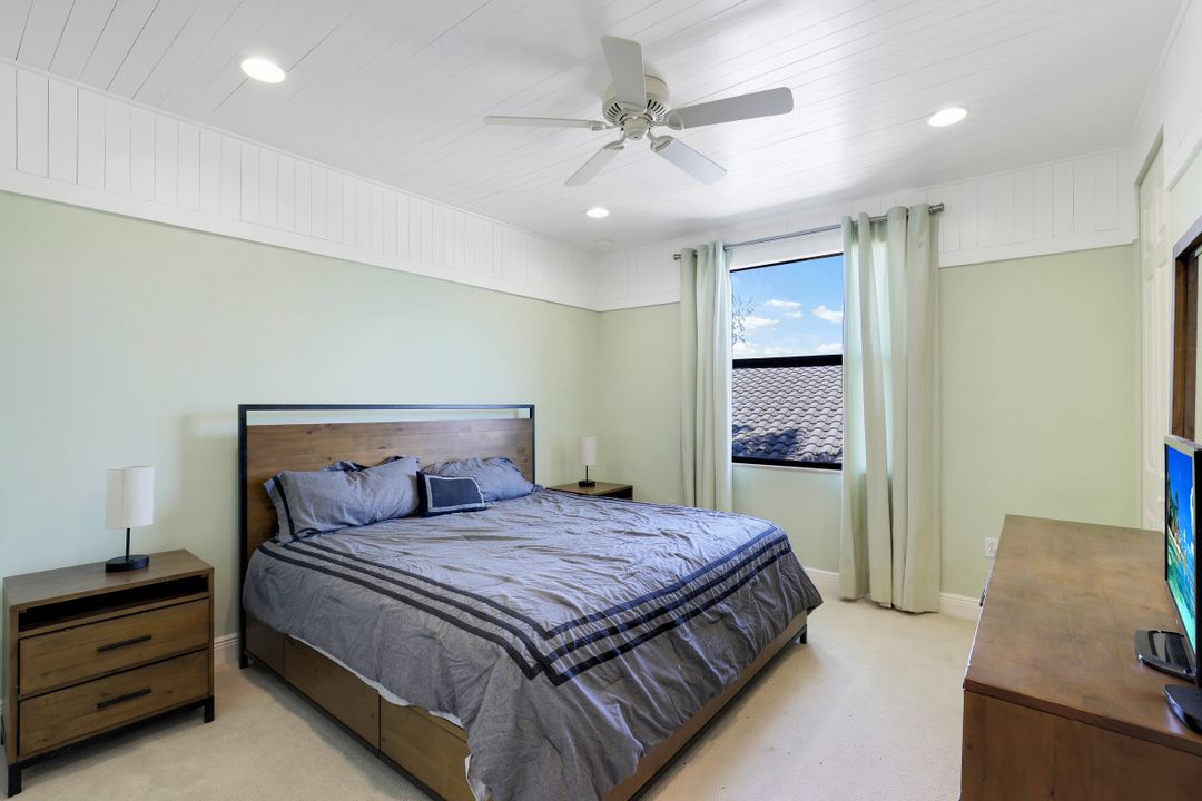 3642 Santaren Ct, Naples, FL 34119