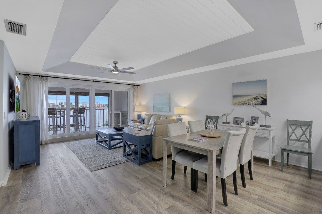 9101 Vanderbilt Dr #1-302, Naples, FL 34108