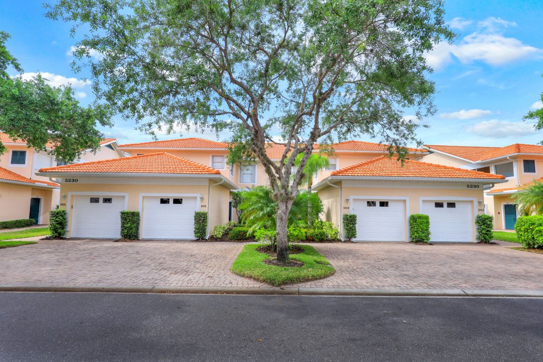 5230 Birmingham Dr #102, Naples, FL 34110