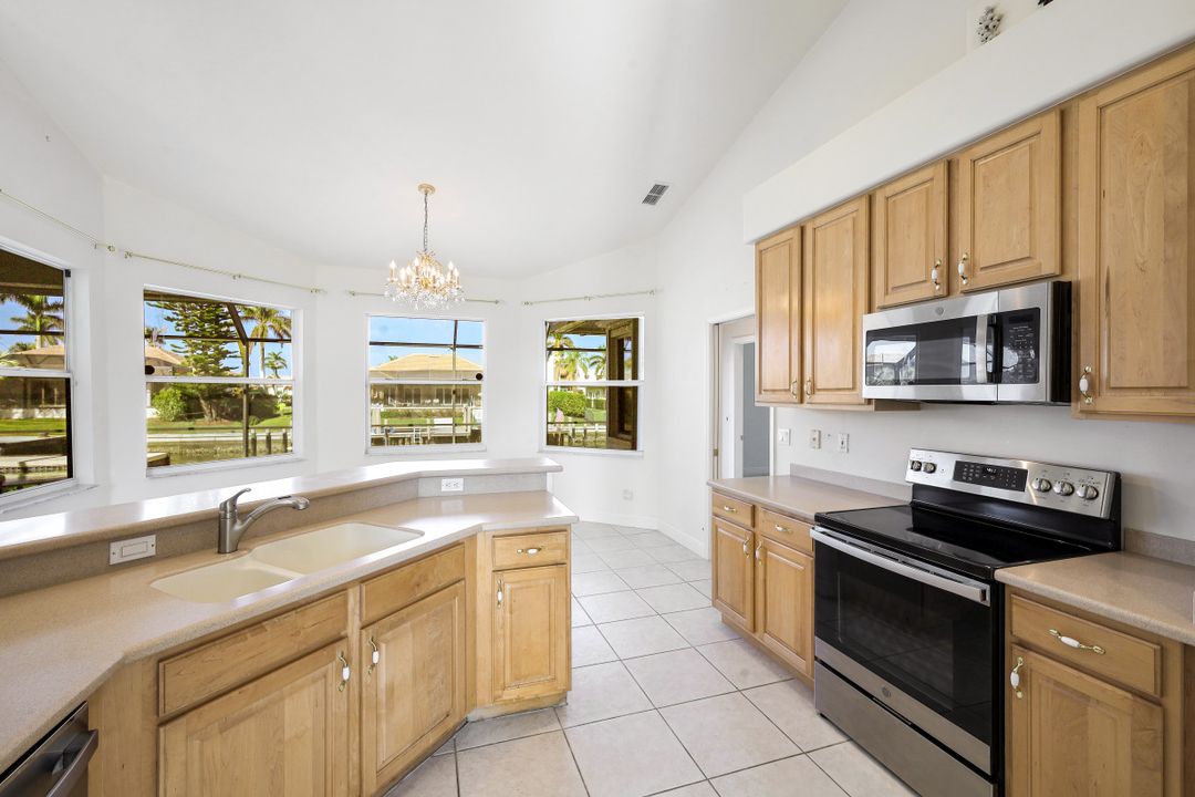 718 Nautilus Ct, Marco Island, FL 34145