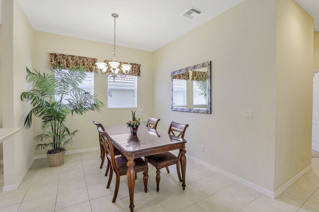 1087 Tivoli Dr, Naples, FL 34104