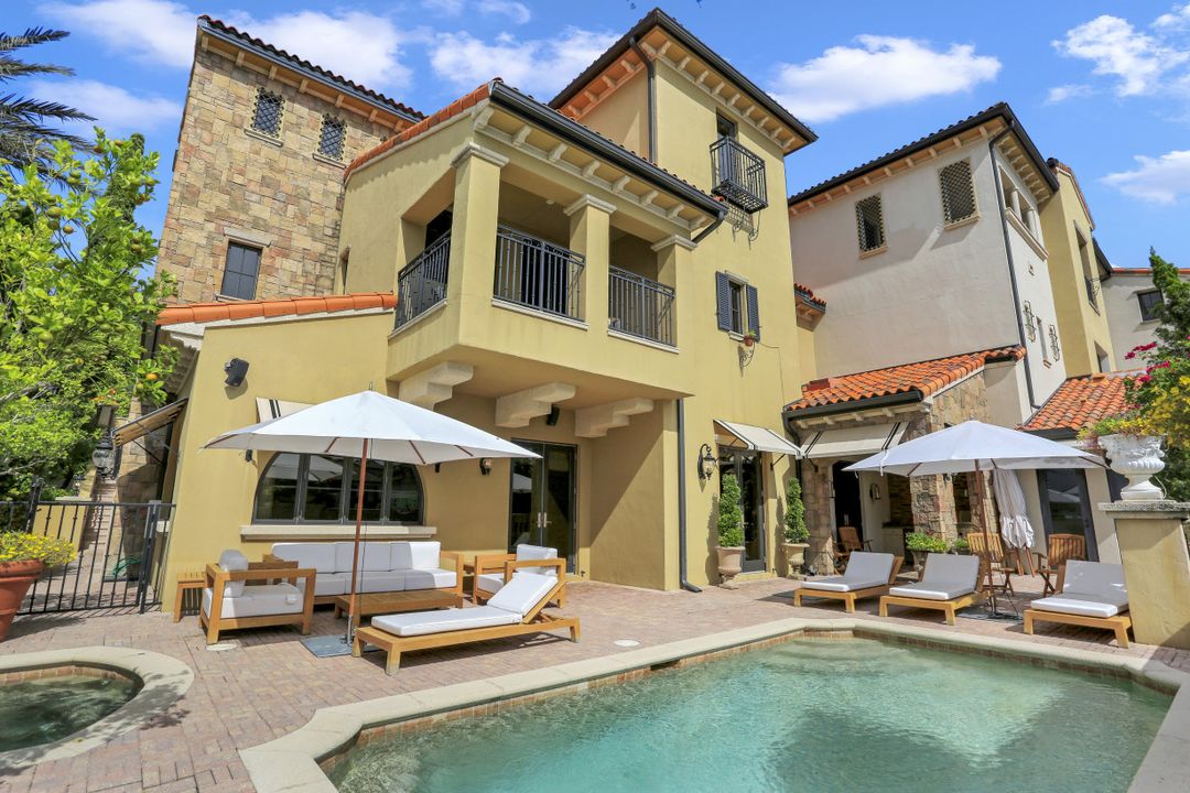 16649 Toscana Cir #806, Naples, FL 34110