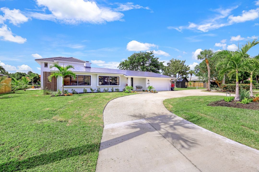 438 Lagoon Ave, Naples, FL 34108