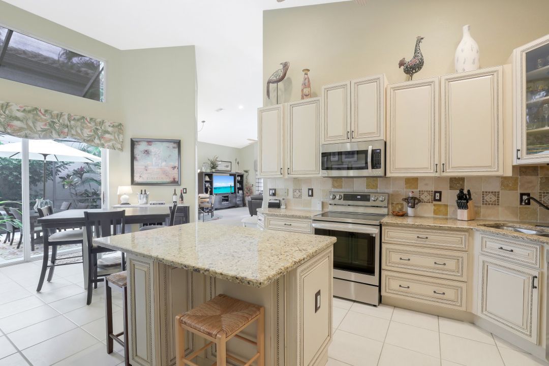 3640 Sawgrass Ct, Bonita Springs, FL 34134