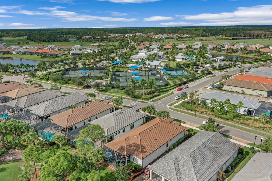 9350 Greyhawk Trl, Naples, FL 34120