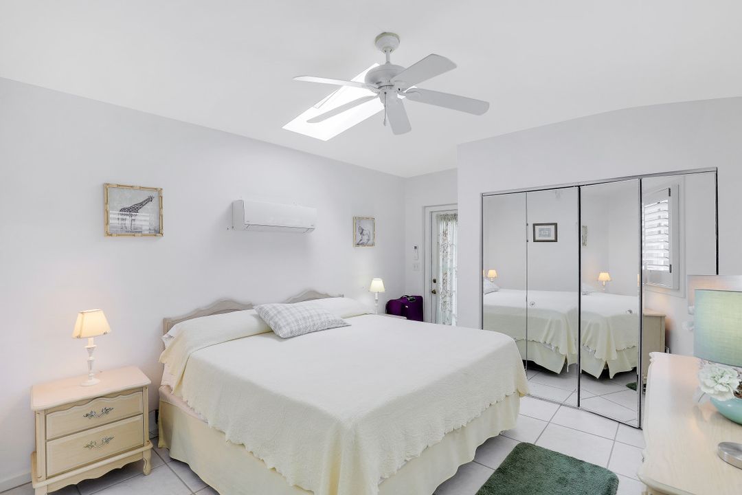 349 2nd Ave N, Naples, FL 34102