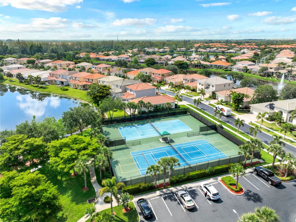 8709 Paseo De Valencia St, Fort Myers, FL 33908