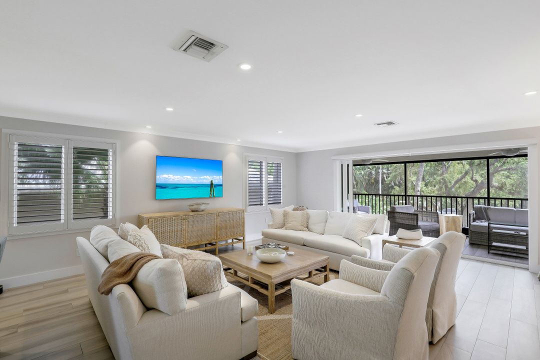 225 5th Ave S #104, Naples, FL 34102