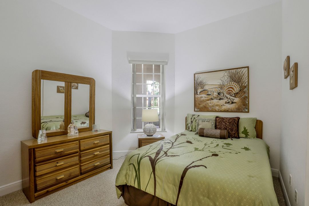 1985 Par Dr, Naples, FL 34120