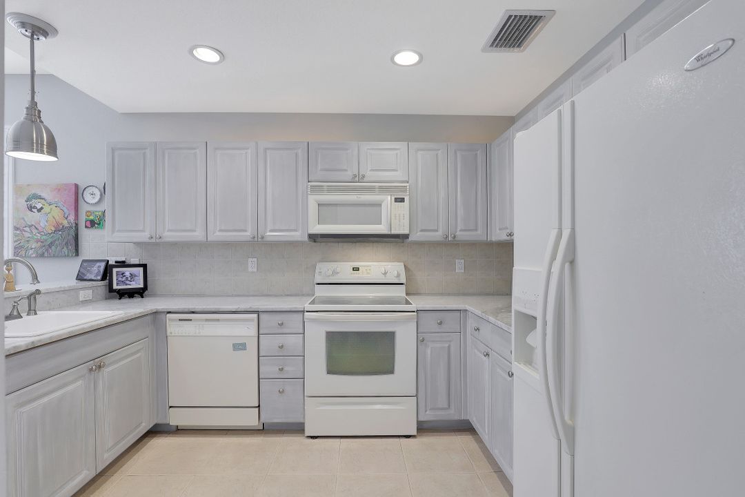 6864 Ascot Dr #102, Naples, FL 34113