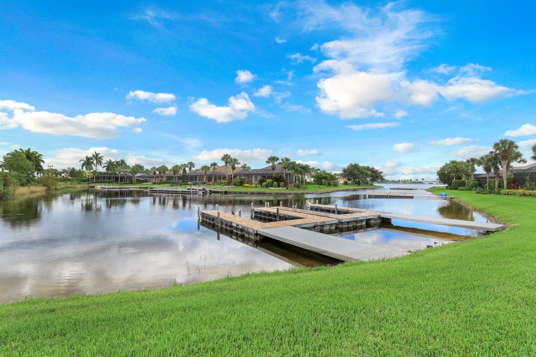 8733 Hideaway Harbor Ct, Naples, FL 34120