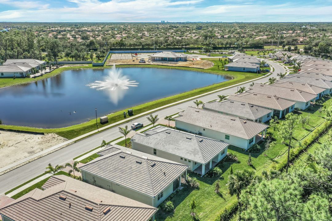 315 Tamarindo Ln, Naples, FL 34114