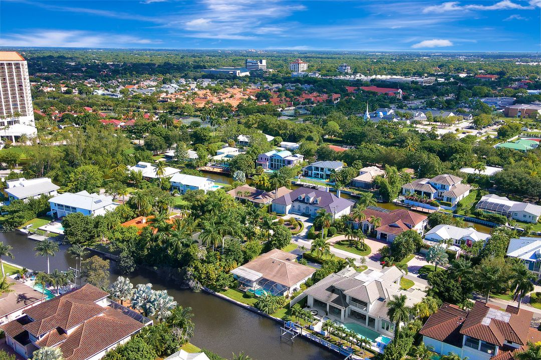 5165 Starfish Ave, Naples, FL 34103