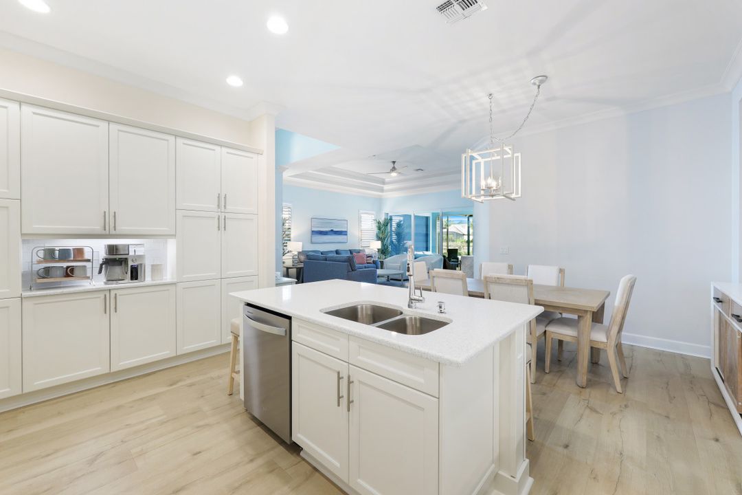 6295 Arriba Ave, Naples, FL 34113