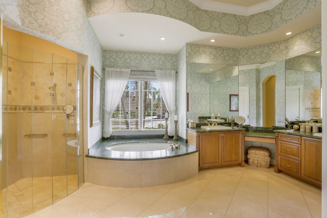 7417 Treeline Dr, Naples, FL 34119