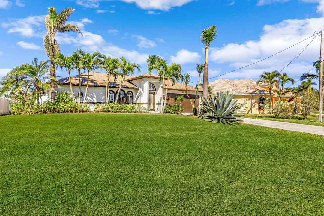 2555 SW 27th St, Cape Coral, FL 33914