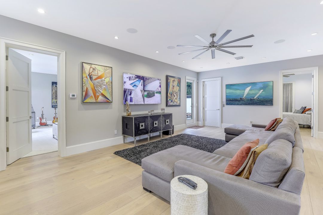 1824 Alamanda Dr, Naples, FL 34102