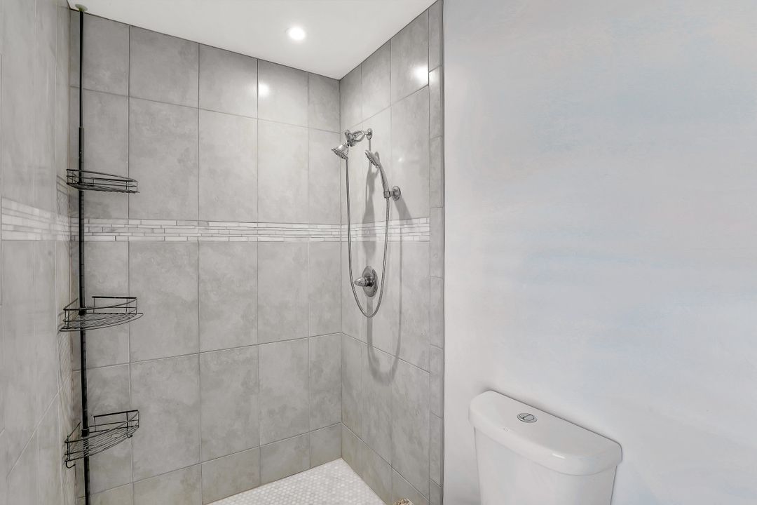 1010 Moon Lake Dr, Naples, FL 34104