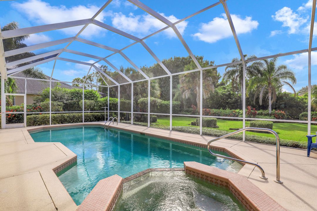 9245 The Ln, Naples, FL 34109