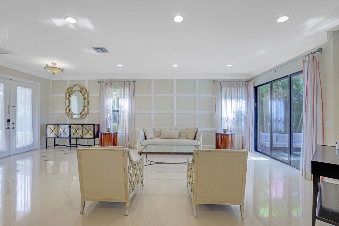 3642 Santaren Ct, Naples, FL 34119