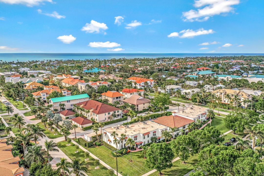 1060 6th St S #1060, Naples, FL 34102