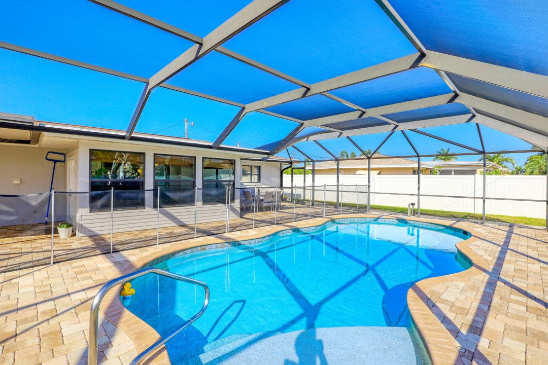 3923 SE 9th Ct, Cape Coral, FL 33904