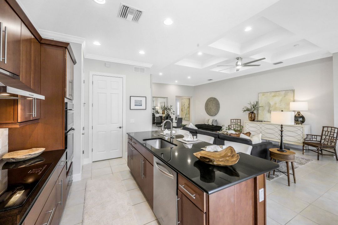 9328 Fieldstone Ln, Naples, FL 34120