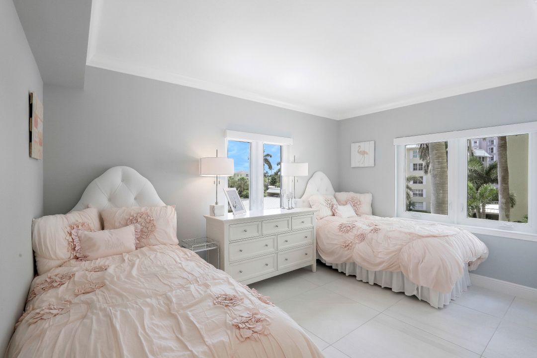 2885 Gulf Shore Blvd N #201, Naples, FL 34103