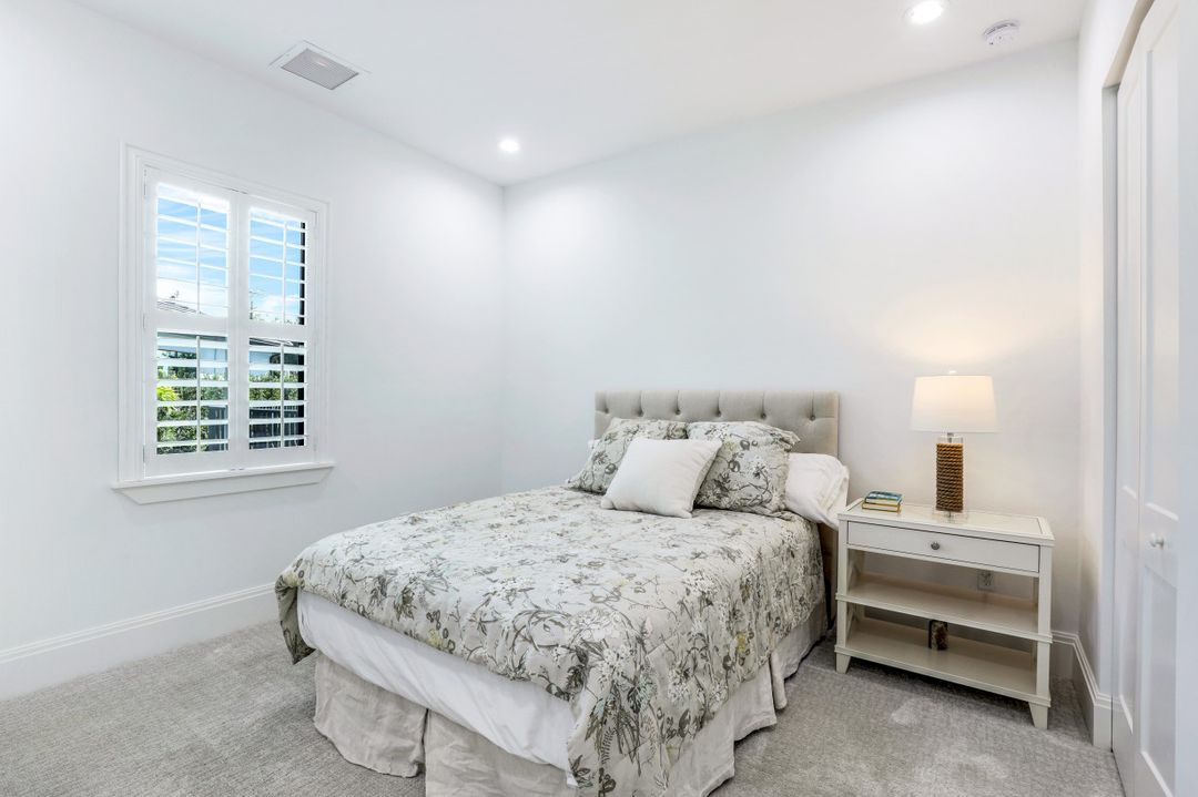 226 Legacy Ct, Naples, FL 34110