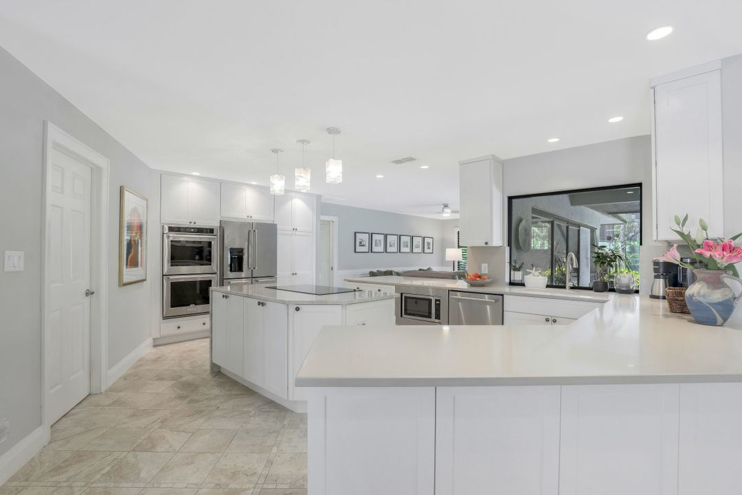 2201 Noble Ct, Naples, FL 34110