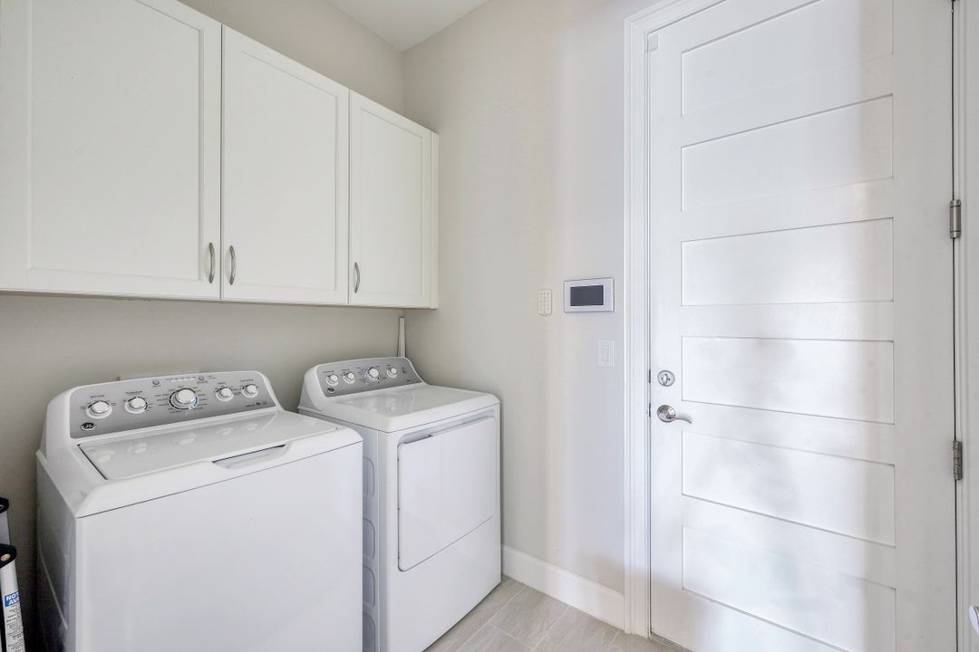 5807 Haiti Dr, Naples, FL 34112