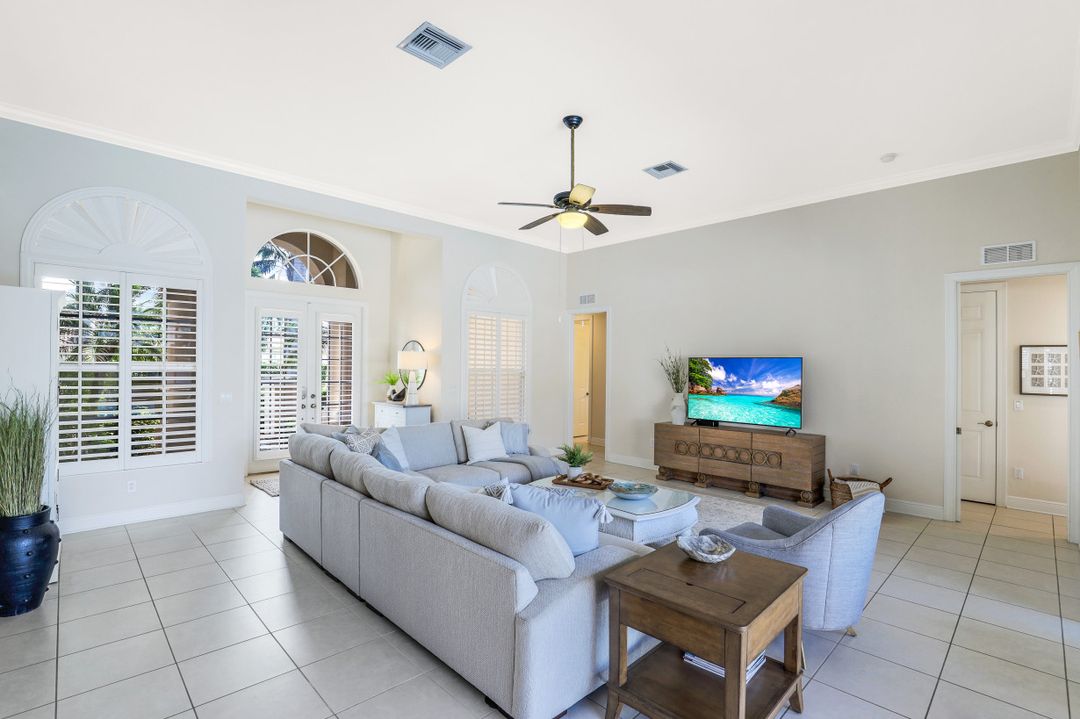 919 Tivoli Ct, Naples, FL 34104