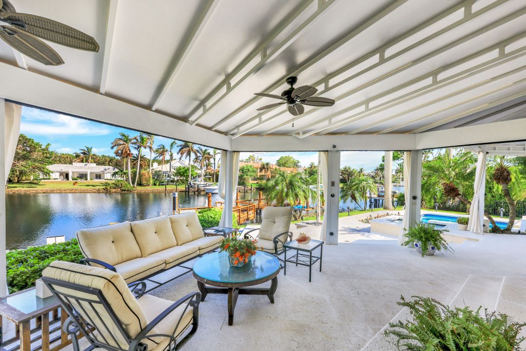 925 Spyglass Ln, Naples, FL 34102