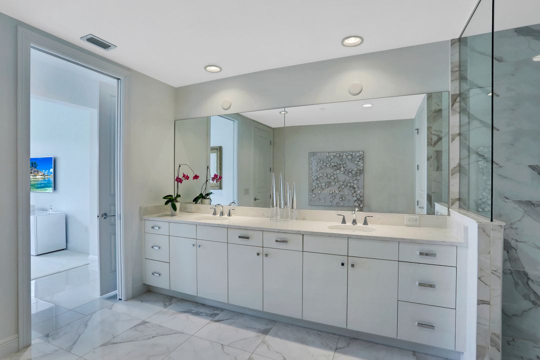 16390 Viansa Way #102, Naples, FL 34110