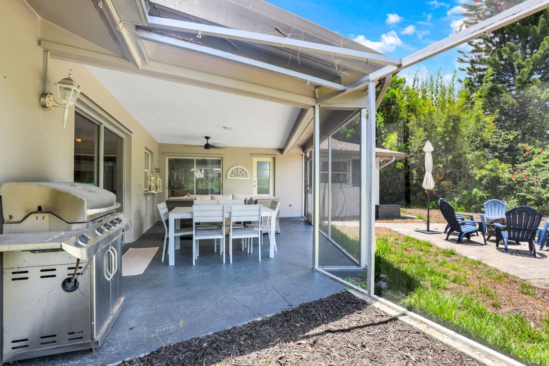 633 Cypress Way E, Naples, FL 34110