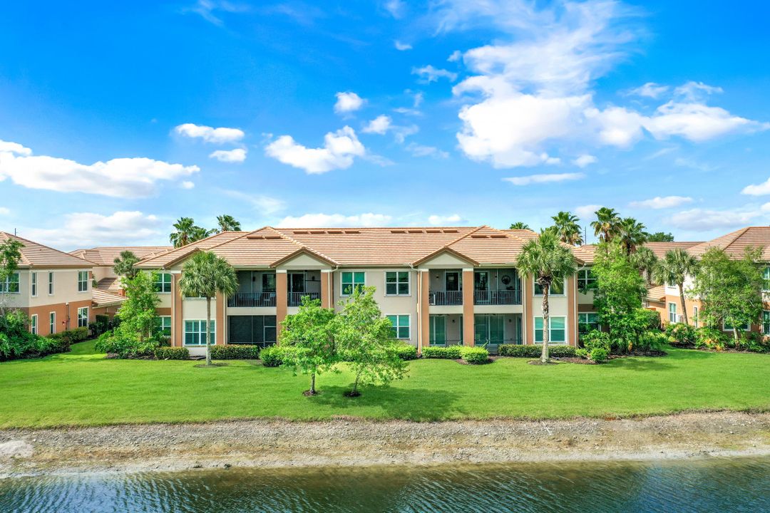 9212 Quartz Ln #201, Naples, FL 34120