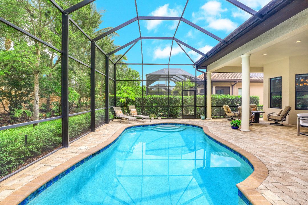 7327 Lantana Cir, Naples, FL 34119