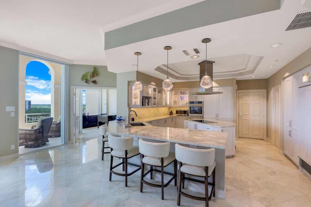 435 Dockside Dr #PH-02, Naples, FL 34110