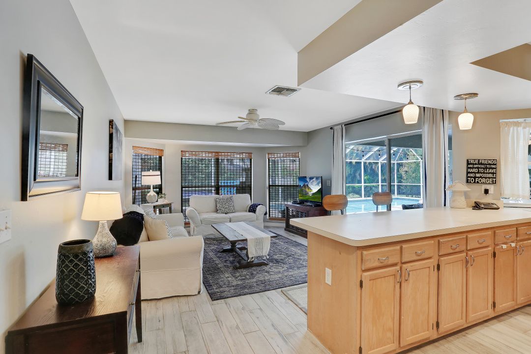 7359 Stonegate Dr, Naples, FL 34109