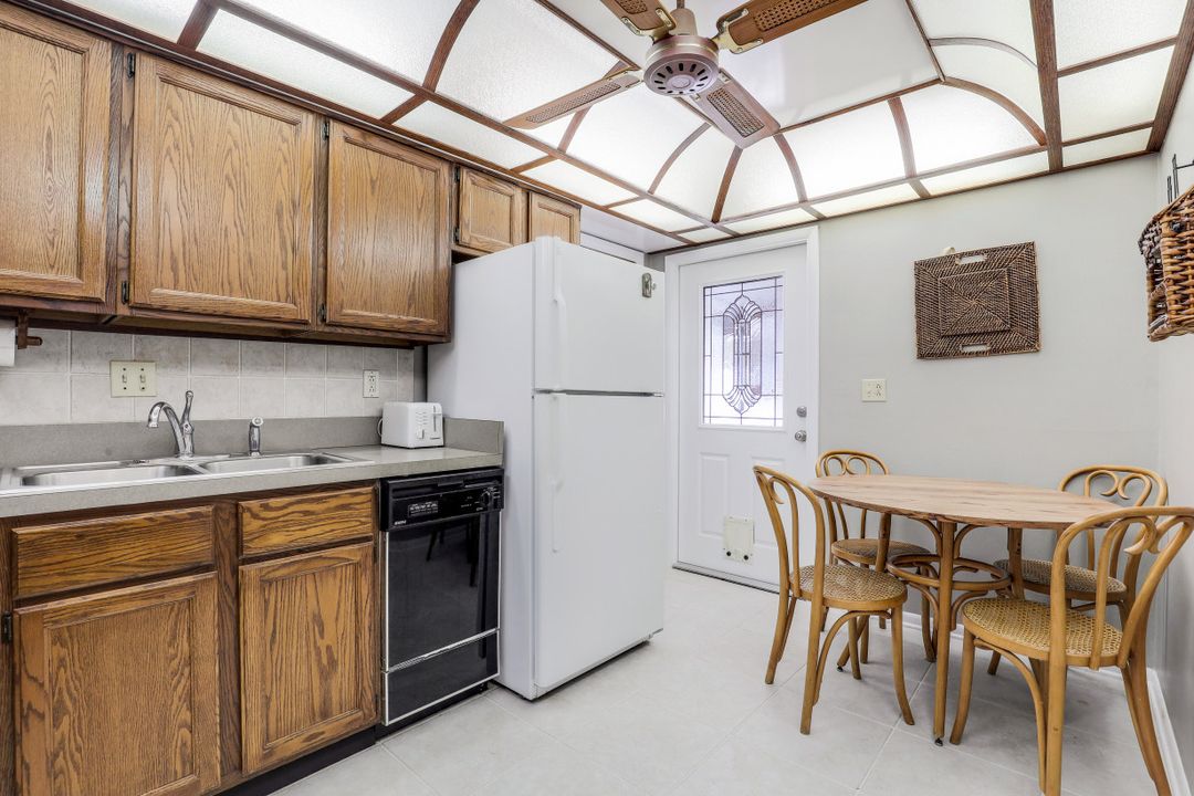 814 93rd Ave N, Naples, FL 34108