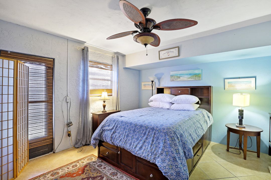 659 108th Ave N, Naples, FL 34108